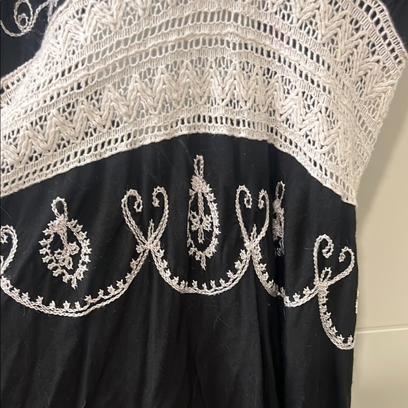 Elan: Y2K Black and White Embroidered mini halter Dress or top - Picture 3 of 10